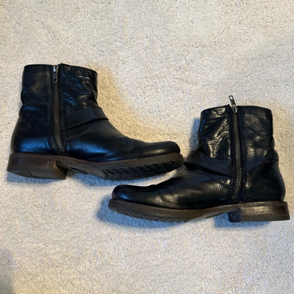 Frye Vicky Boot (Size 7.5, Black Leather) - Picture 4 of 6